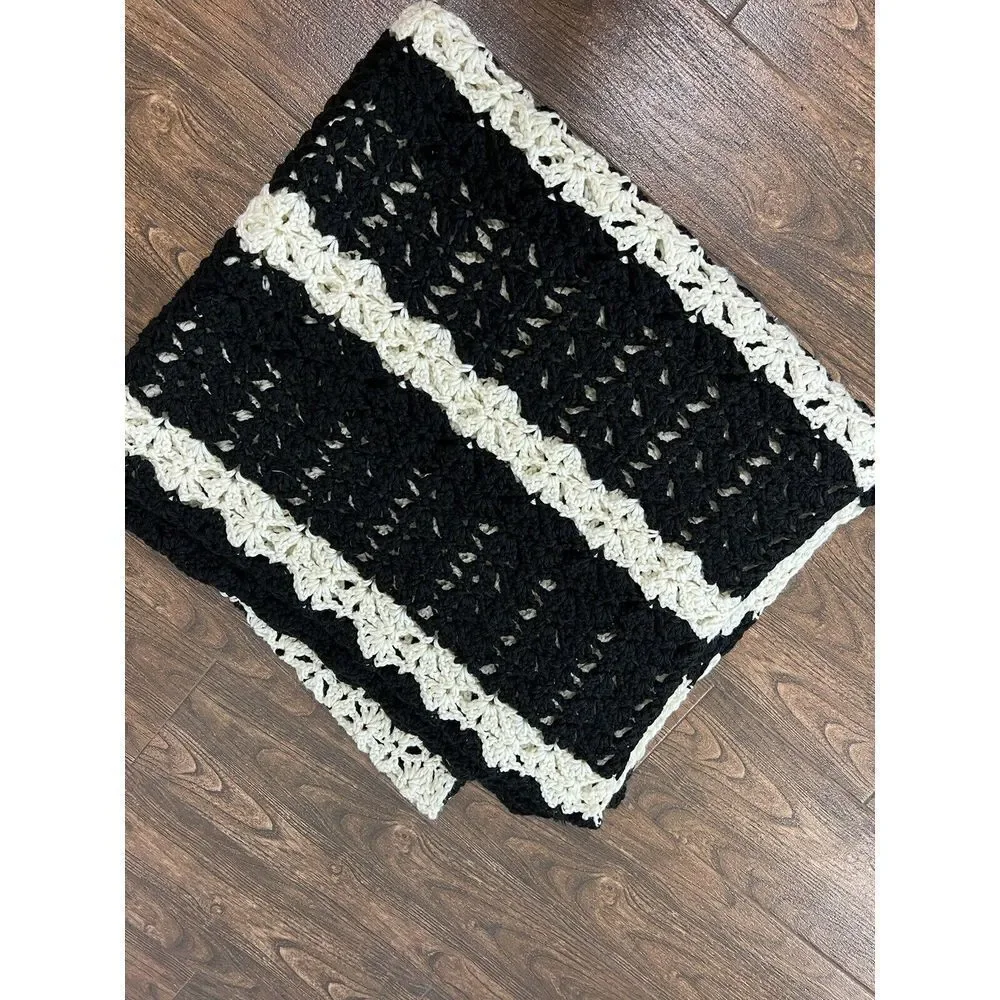 GORGEOUS BLACK & CREAMY WHITE GRANNY SQUARE CROCHET AFGHAN BLANKET THROW 44